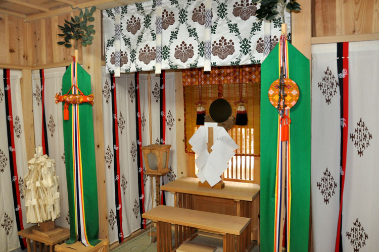額田淡島神社拝殿の内部の様子