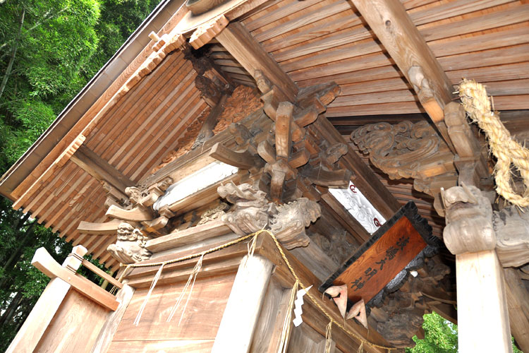 額田淡島神社の本殿の扁額・彫刻